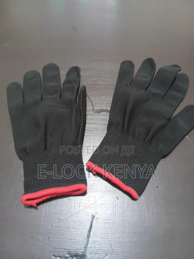 Cut Resistant Car Wrapping Gloves - main view