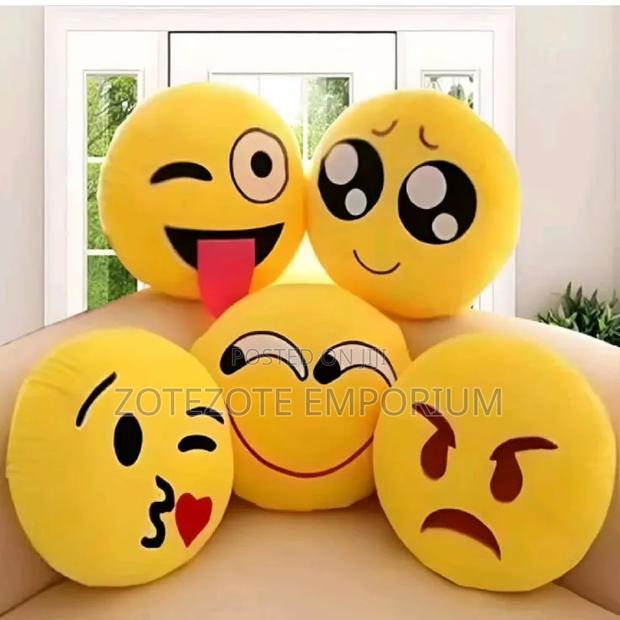 Emoji Pillows - thumbnail 2