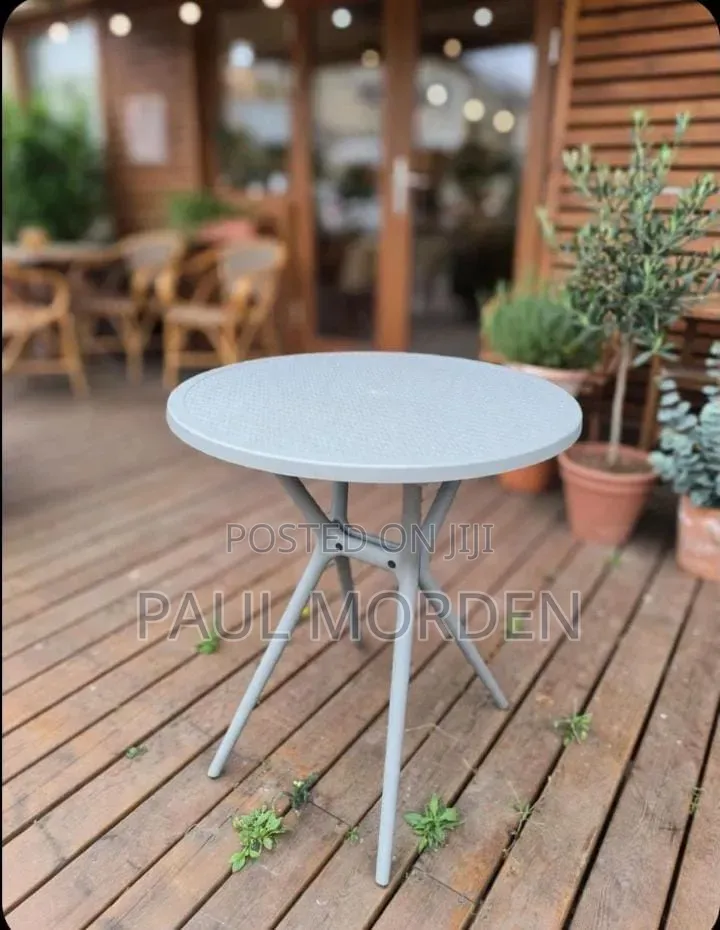 Mixed Colored Plastic Round Foldable Table