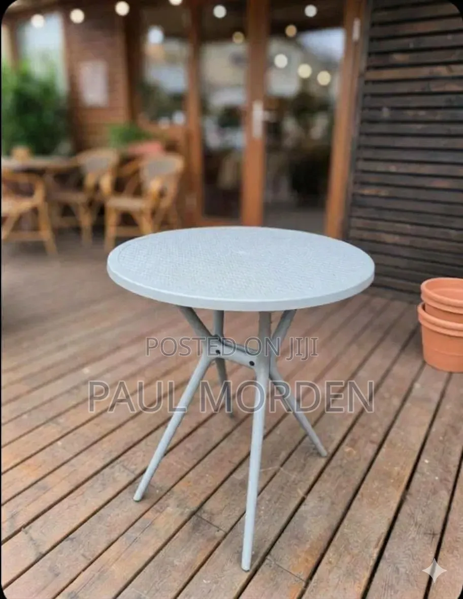 Mixed Colored Plastic Round Foldable Table