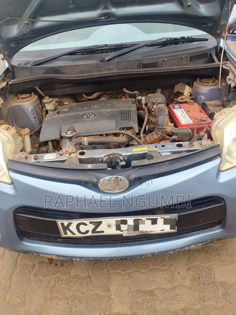 Toyota Sienta 2014 Blue
