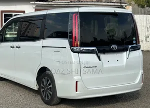 Toyota Esquire 2019 White