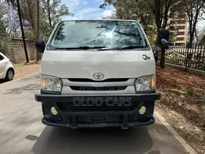 Toyota HiAce 2015 White