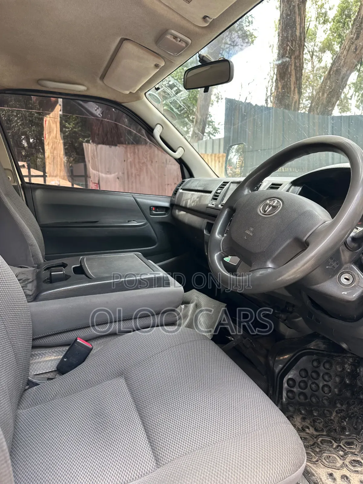 Toyota HiAce 2015 White