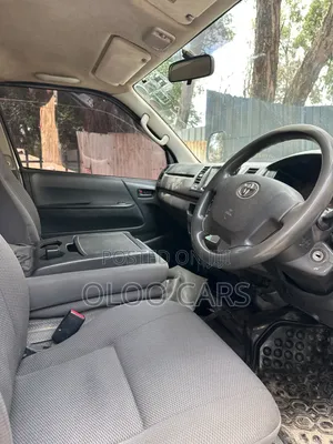 Toyota HiAce 2015 White