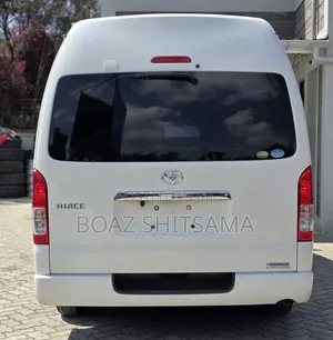 Toyota HiAce 2019 White