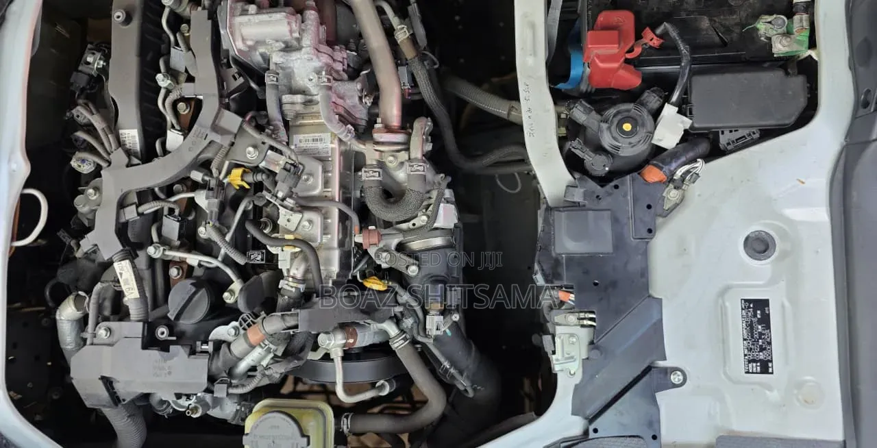 Toyota HiAce 2019 White