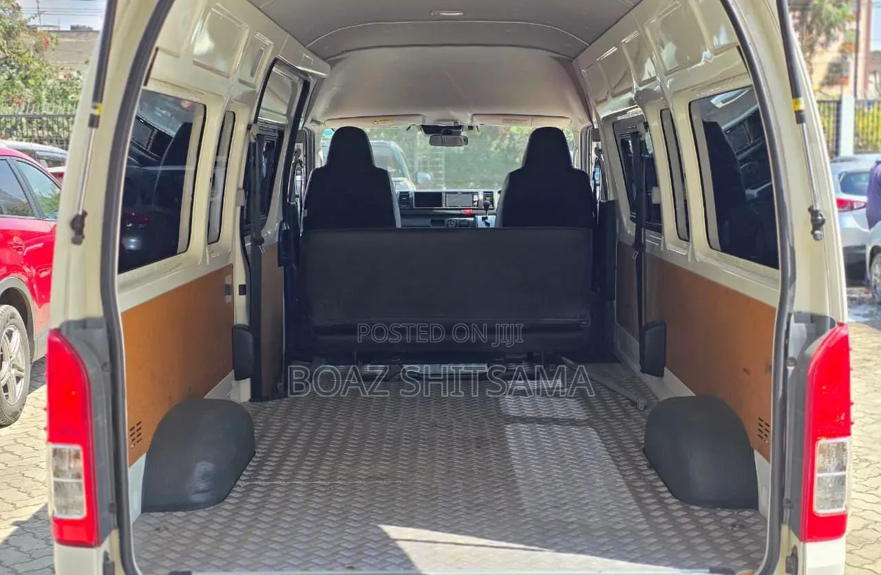 Toyota HiAce 2019 White