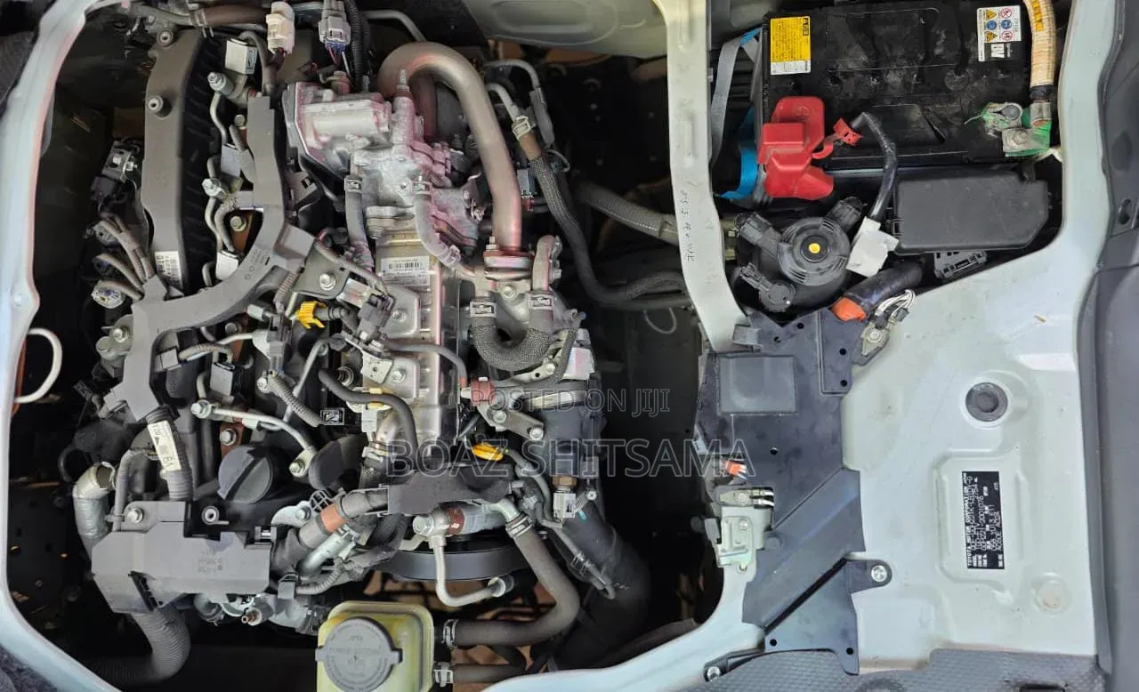 Toyota HiAce 2019 White