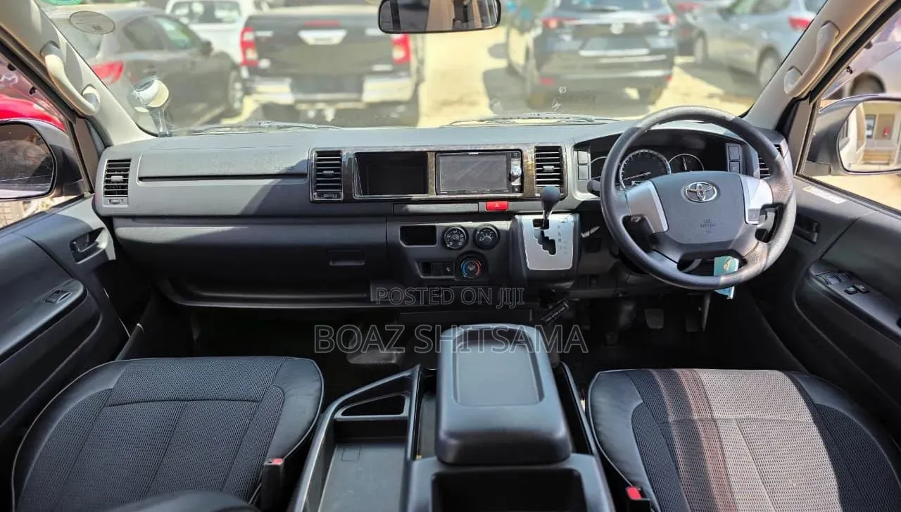 Toyota HiAce 2019 White