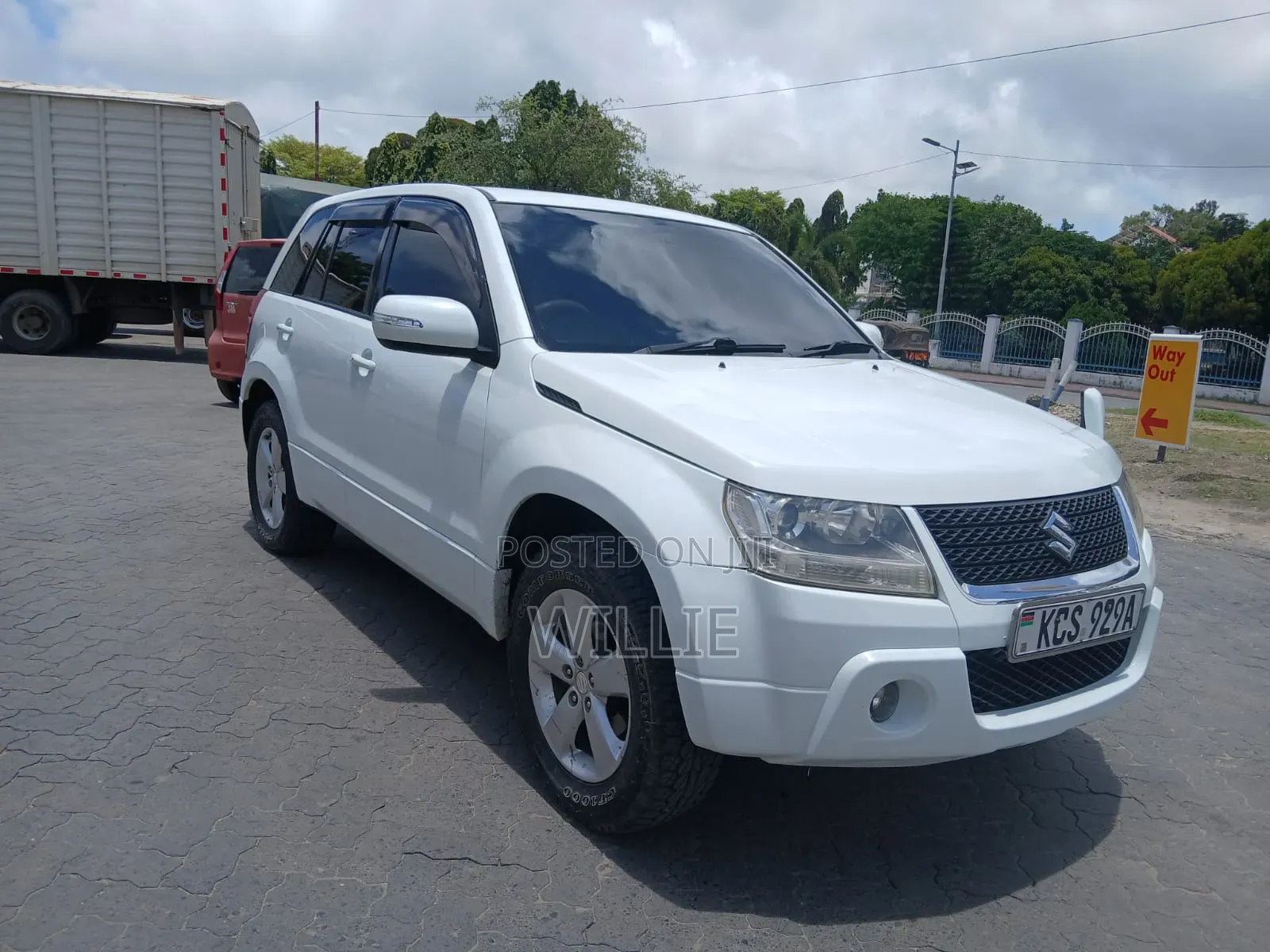Suzuki Escudo 2011 White