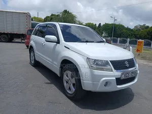 Suzuki Escudo 2011 White