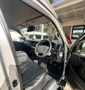 Toyota HiAce 2019 Silver