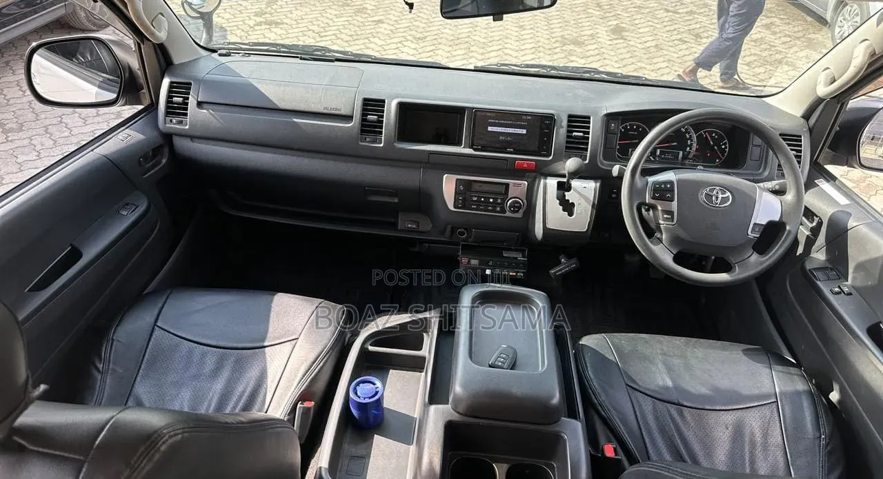 Toyota HiAce 2019 Silver