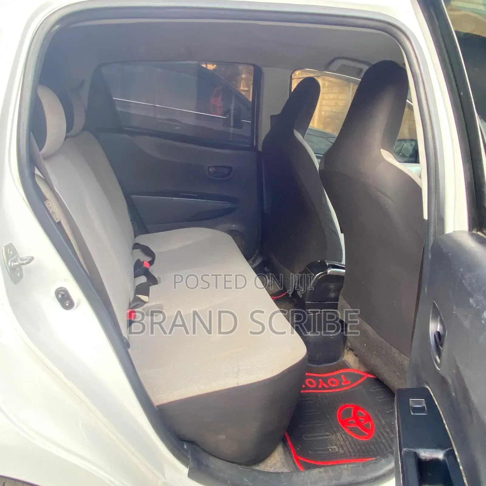 Toyota Vitz 2012 White
