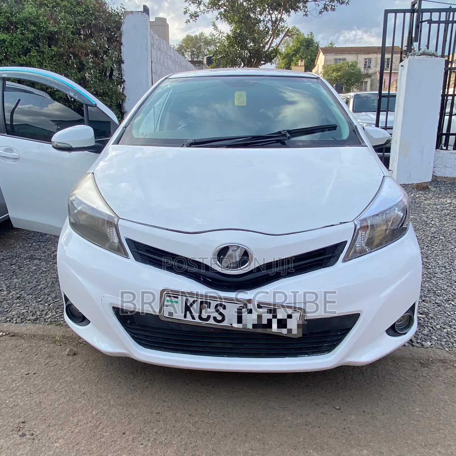 Toyota Vitz 2012 White