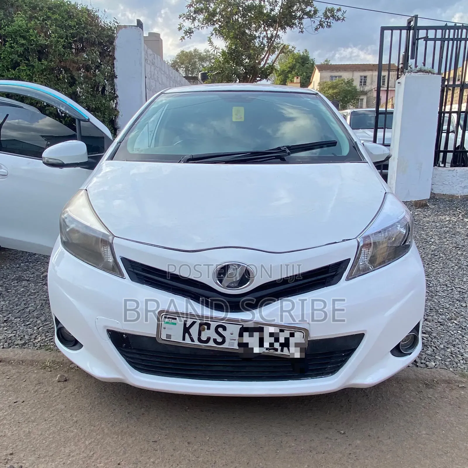 Toyota Vitz 2012 White