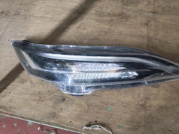 Headlight Serena Upper Light Non - main view