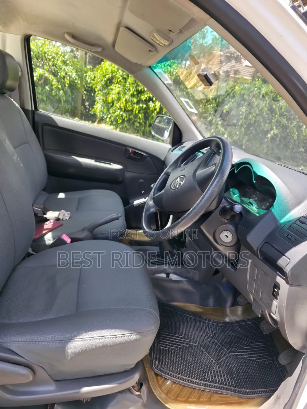 Toyota Hilux 2012 Off white