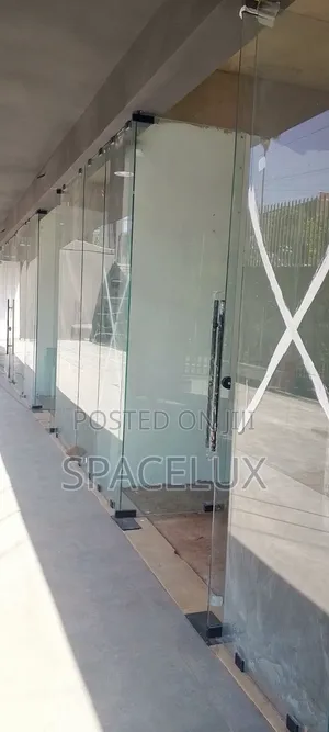 Strategic Visible Mall Shop Spaces