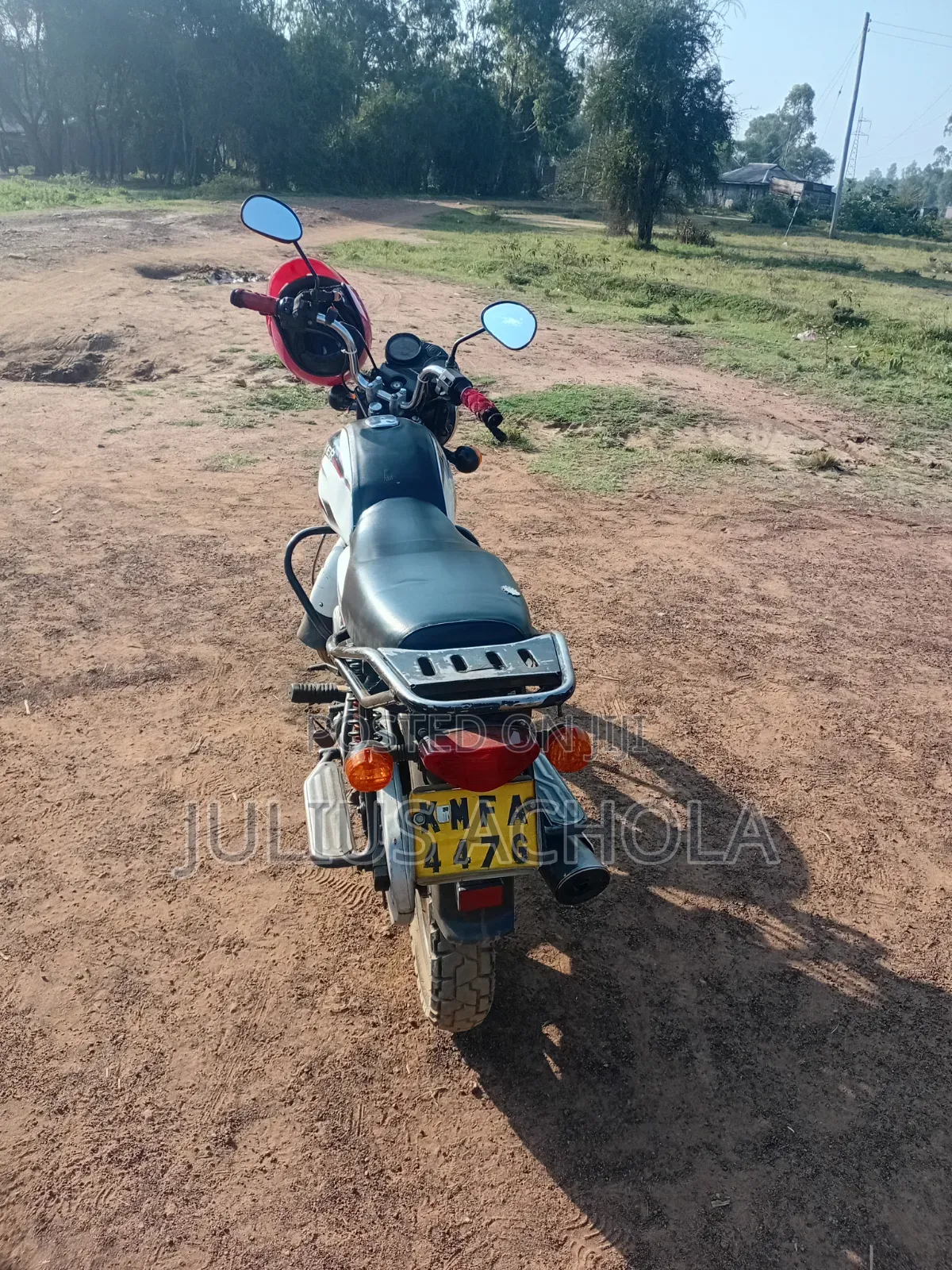 Bajaj Boxer 150 UG 2019 White