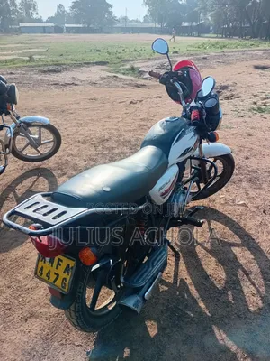 Bajaj Boxer 150 UG 2019 White