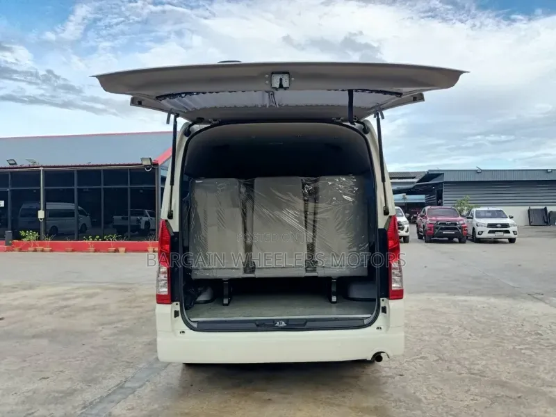 Toyota HiAce 2019 Yellow