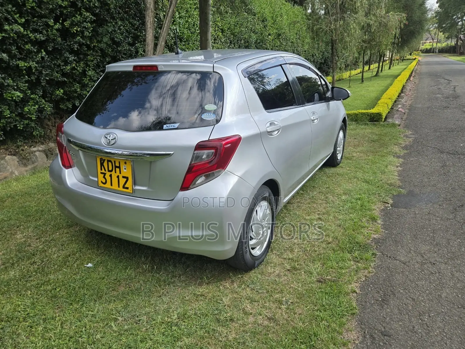 Toyota Vitz 2013 Silver