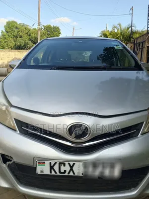 Toyota Vitz 2012 Silver