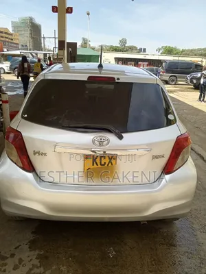 Toyota Vitz 2012 Silver