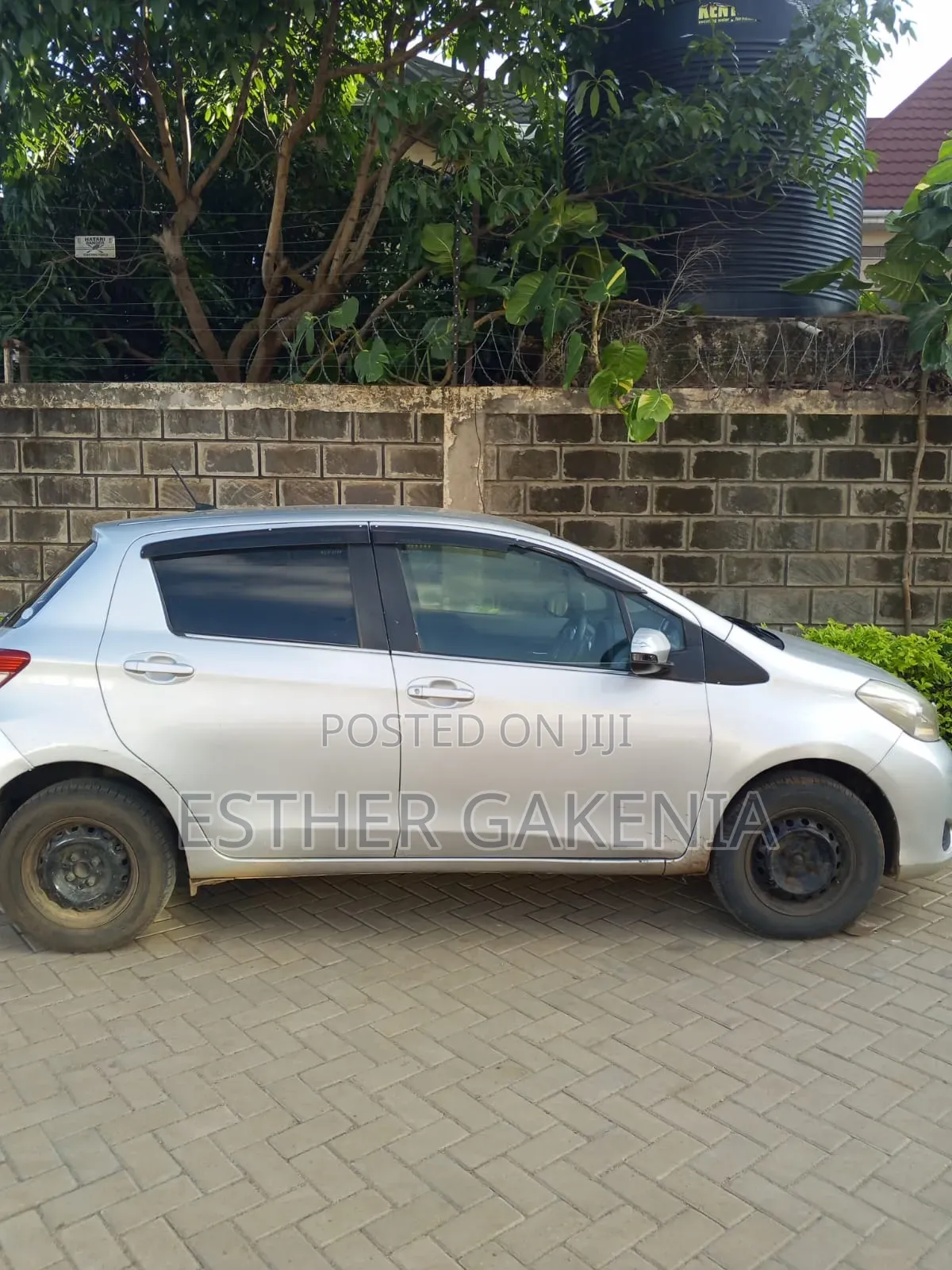 Toyota Vitz 2012 Silver