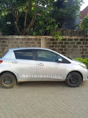 Toyota Vitz 2012 Silver