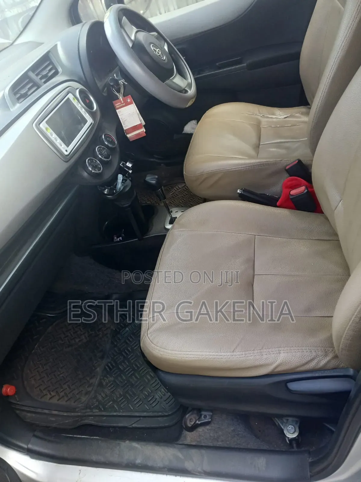 Toyota Vitz 2012 Silver