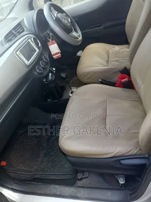 Toyota Vitz 2012 Silver