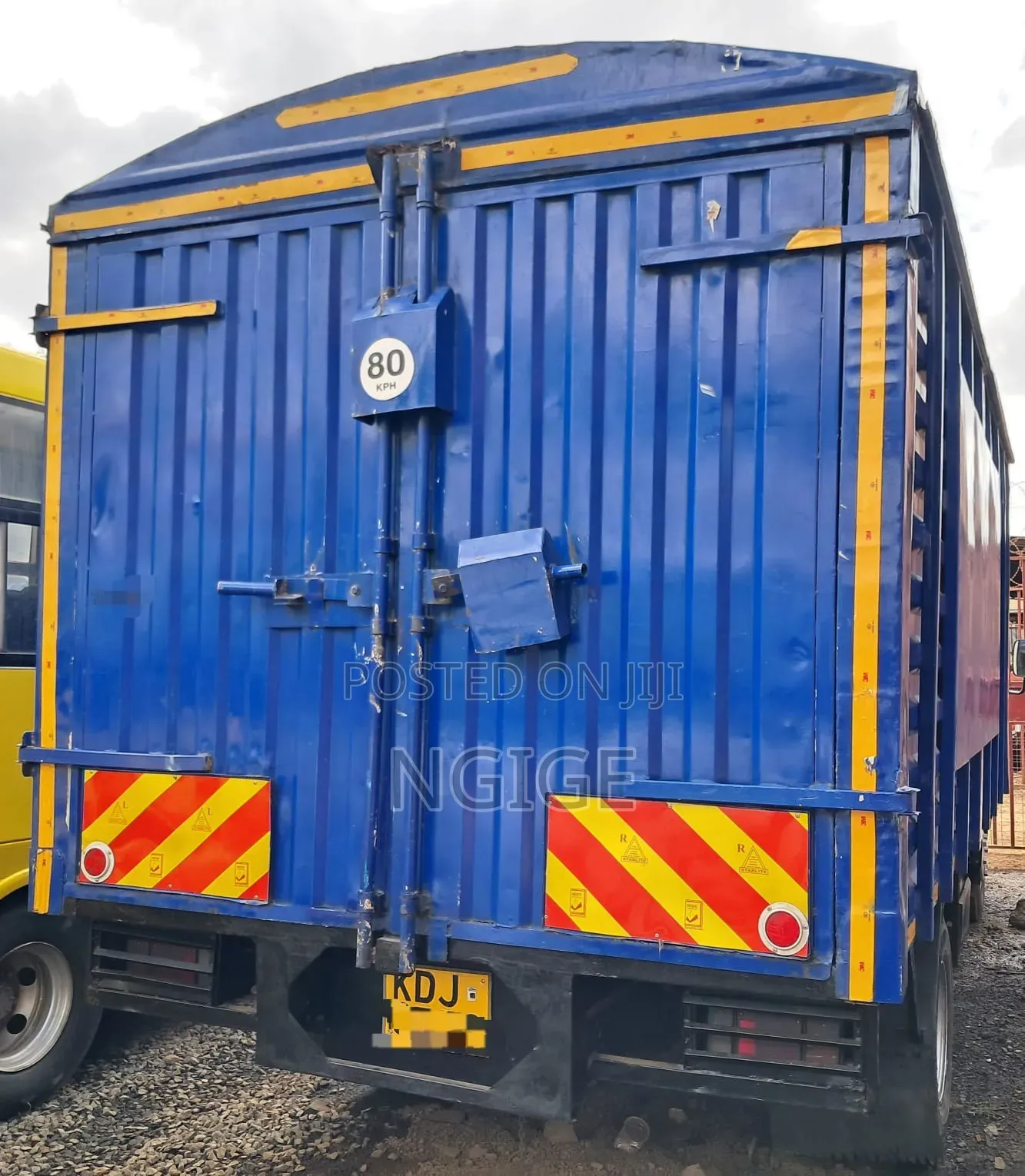 Isuzu NQR Truck 2022 White