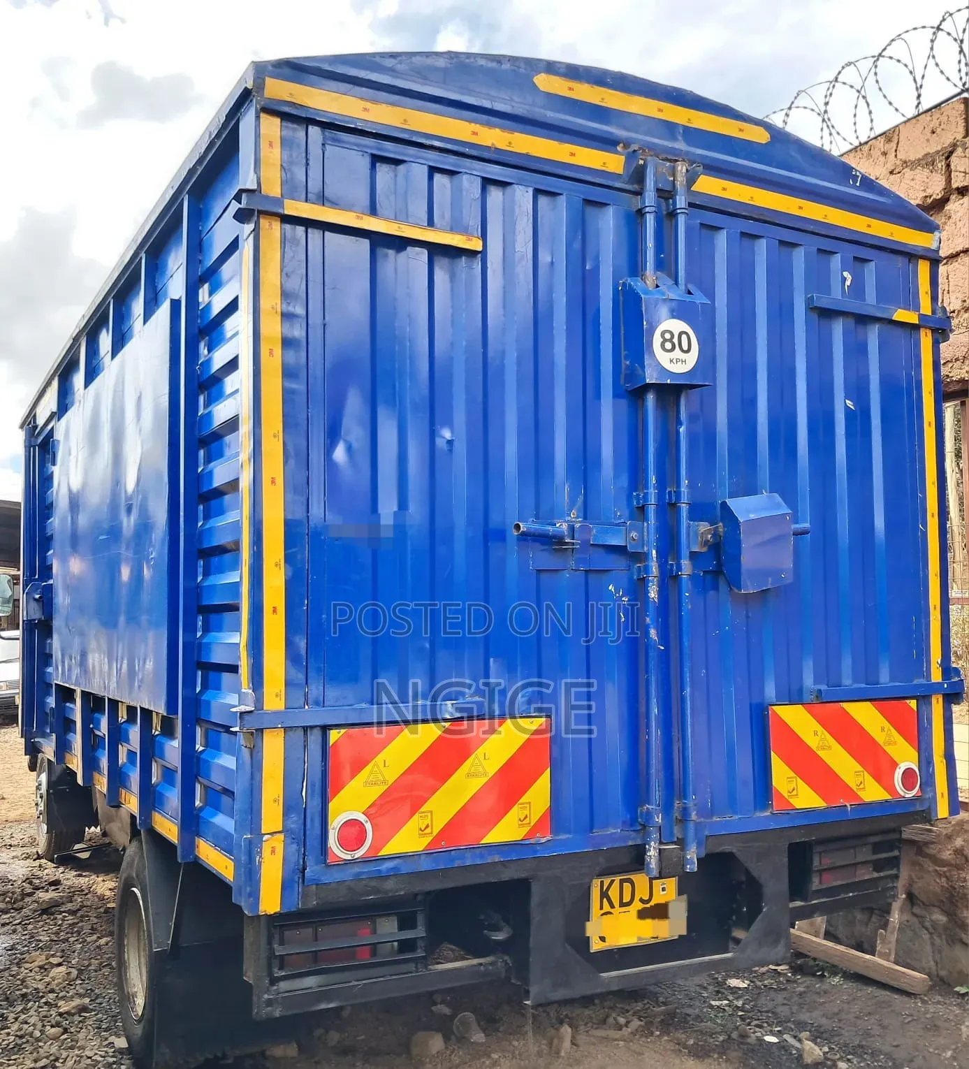 Isuzu NQR Truck 2022 White