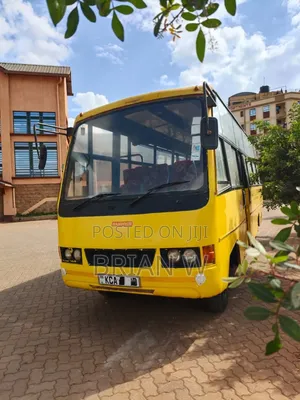 Bus 2014 Yellow