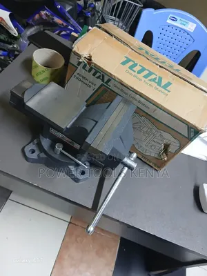 TOTAL Bench Vise 6""