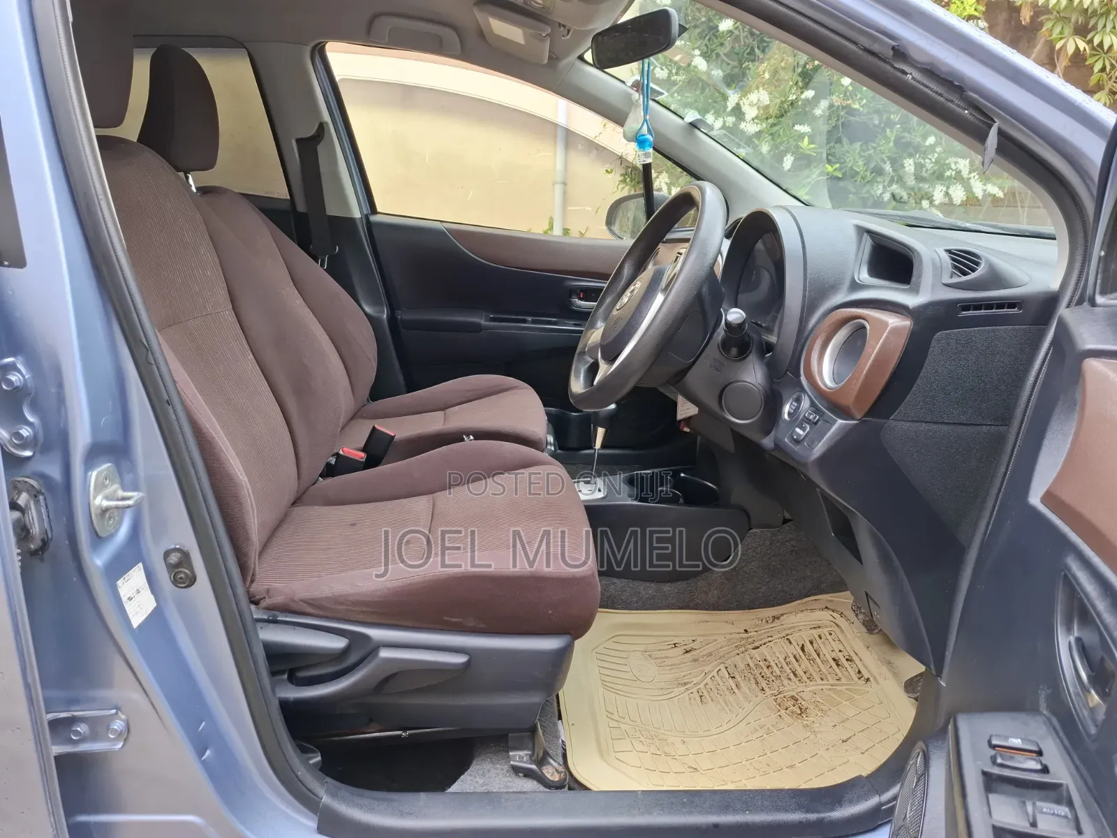 Toyota Vitz 2011 Blue