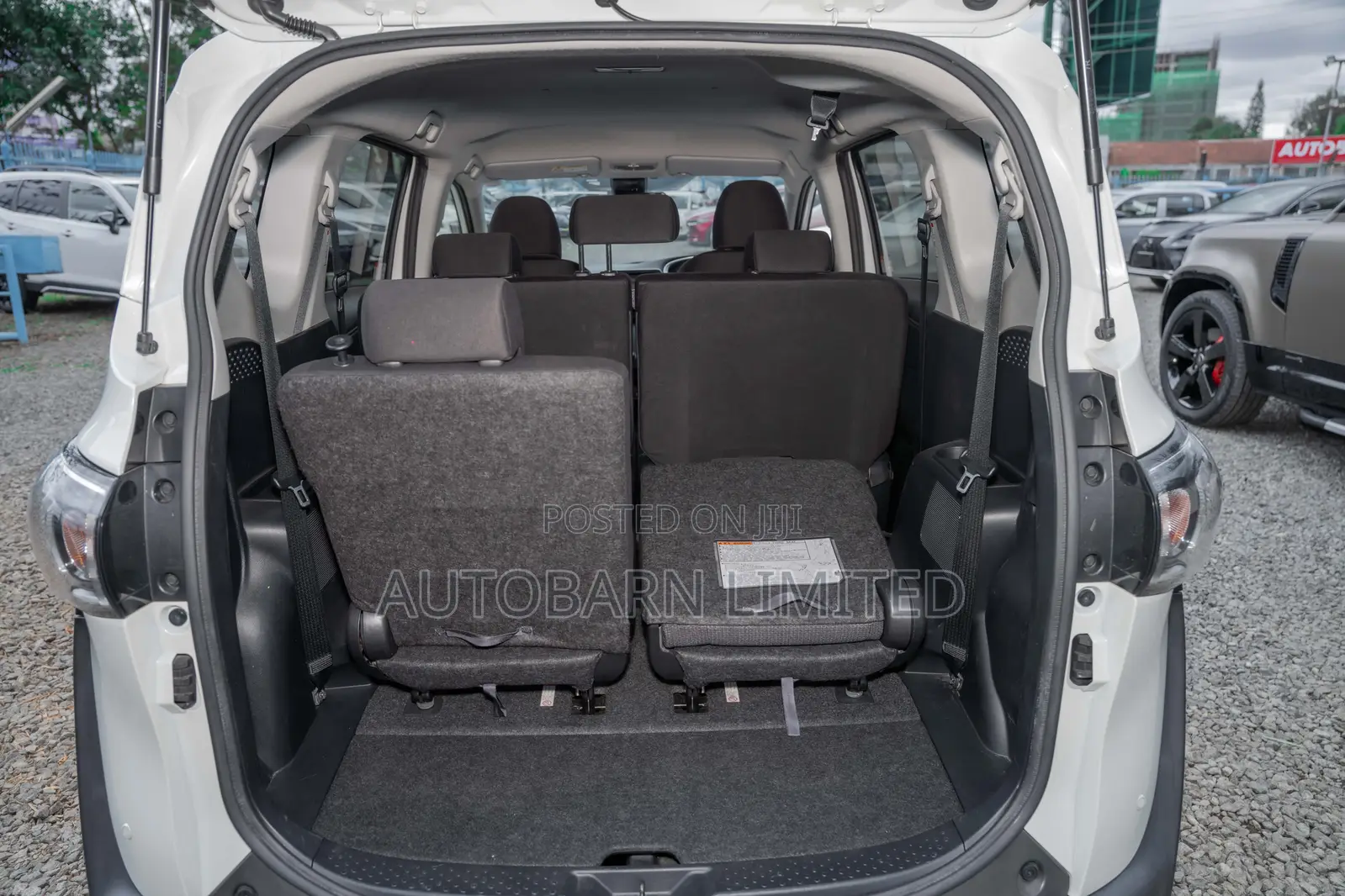 Toyota Sienta 1.5 FWD (6-seater) 2020 White