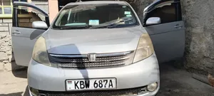 Toyota ISIS 2006 Silver