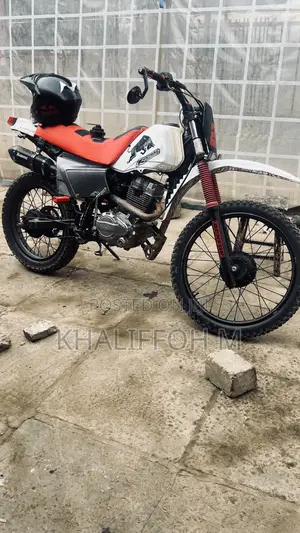 Yamaha DT125 1983 White