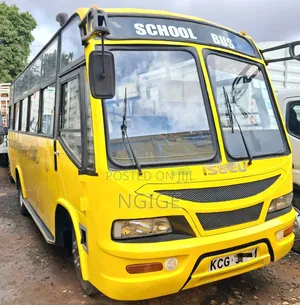 Isuzu NQR 2015 Yellow