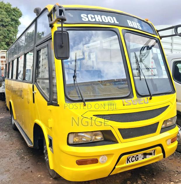 Isuzu NQR 2015 Yellow