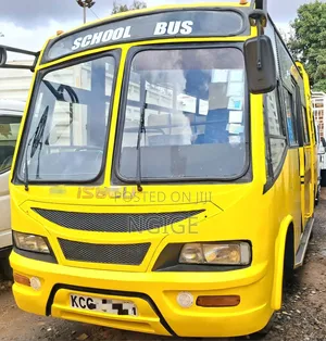 Isuzu NQR 2015 Yellow