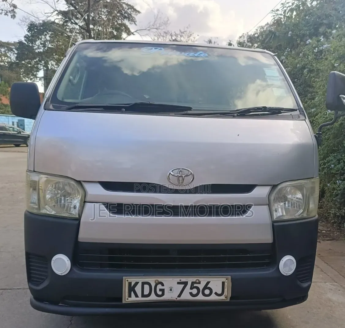 Toyota HiAce 2014 Silver