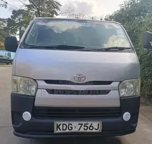 Toyota HiAce 2014 Silver