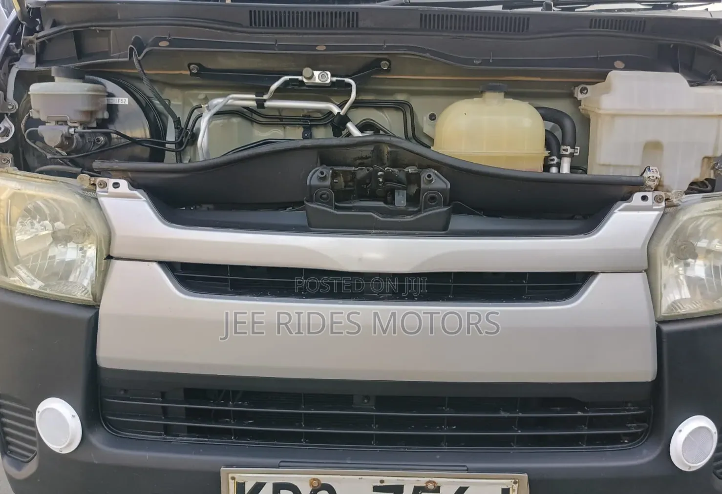 Toyota HiAce 2014 Silver