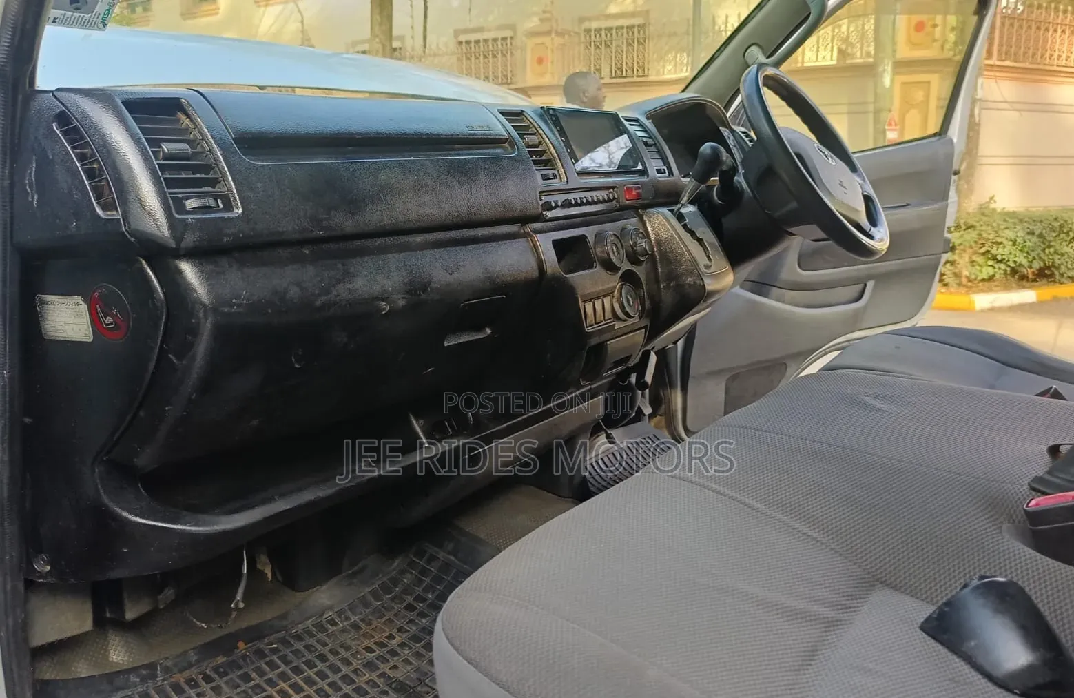 Toyota HiAce 2014 Silver
