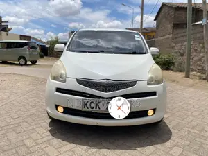 Toyota Ractis 1.3 FWD 2009 White
